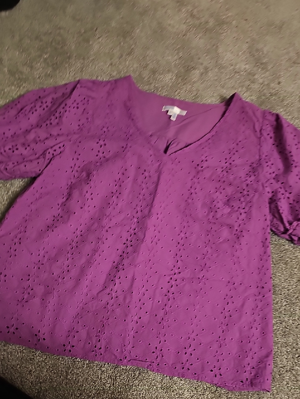 T4🔹️Women's Eyelet V-Neck Top in Purple